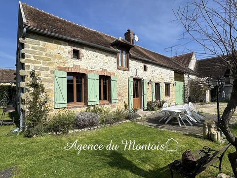 77 - Region DONNEMARIE DONTILLY, 5 minutes from all amenities, 10 minutes from the train station, in a quiet village with wooded surroundings, on 562 m2 of enclosed pleasure garden, FERMETTE BRIARDE in exposed stones, in good general condition, rusti...