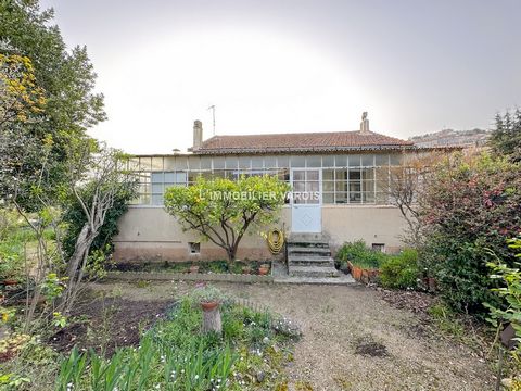 OPPORTUNITY! Come and discover this house located in Pierrefeu-du-Var, close to all amenities on foot. It is composed on the ground floor of a large garage of approx. 70 m2 and several cellars. Upstairs a corridor leads to a dining kitchen, a living ...