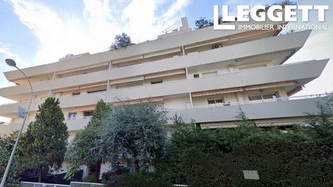 A26542OVI06 - Nice - On the hills of Nice, Avenue de La lanterne. On the garden floor of a nice condominium, a self contained studio. Main room opening unto a small garden with a lemon tree, shower room with toilets, cupboard. Perfect for holiday hom...