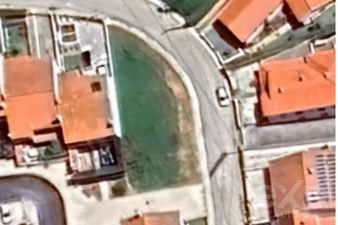 Plot of urban land with 390 m² in drawer, for construction of housing - Santo Isidoro - Ericeira In this Lot it is feasible to build a detached house, isolated or in continuous band, can be distributed up to 3 floors, being r / c, 1st floor + basemen...