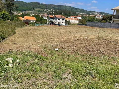 Land for urban construction. Choose to build in a quiet area. With an area of 712 m2, you will have the chance to carry out your new project. I will always be available : - Throughout the process of buying and selling your property; - In the search f...