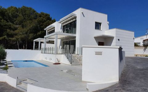 Townhouse for sale in Moraira, Costa BlancaThis magnificent modern-style project is distributed over 2 floors on a 458 m2 plot and has 130 m2 of covered construction. It has an excellent location, located in the EL ESTRET Urbanization just 2 km. from...