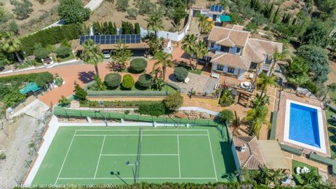 Finca with AFO!! Beautiful Finca of Excellent Construction by The Owner with Incredible Panoramic Views!! The dwelling is distributed over three floors as follows: Ground floor: Large, light and spacious living room with feature fireplace, fully equi...