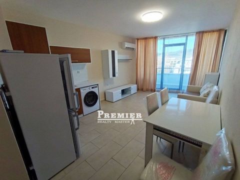 Je vends un grand appartement lumineux de 2 chambres dans un beau complexe moderne avec ascenseur, à côté de la plage de Sunny Beach. L’appartement est entièrement meublé et équipé de tous les appareils électriques nécessaires. La grande terrasse off...