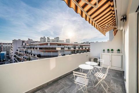 Ce confortable appartement d'une chambre offre un emplacement imbattable au cœur de Cannes, à seulement 1 minute à pied de l'emblématique Croisette et à 4 minutes de la très animée rue d'Antibes. Le Palais des Festivals se trouve à 10 minutes à pied,...