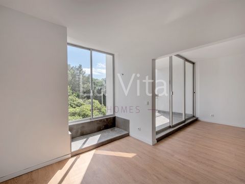 2 bedroom apartment - Costa da Guia, Cascais. Excellent opportunity to live 2 minutes walk from 'Casa da Guia' and 150 meters from the sea, with the comfort and refinement you deserve. Available November 1, 2024. 2-bedroom apartment, renovated, with ...