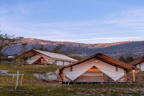 Estas lujosas tiendas de campaña safari independientes están ubicadas en el complejo peatonal Chalets & Glamping Nassfeld, inaugurado en mayo de 2022. Se encuentra junto al bosque y en la pequeña estación de esquí de Vorhegg. El pequeño centro de Köt...