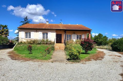 CASA Mazeres, cerca de las tiendas, esta casa de una sola planta en perfecto estado le seducirá con su hermosa superficie habitable de alrededor de 148 m². Muy luminoso, consta de salón comedor con salida a la terraza, cocina con chimenea, tres dormi...