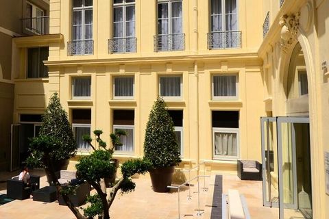 Located in Montpellier in Languedoc-Roussillon, the Appart'hôtel Odalys Les Occitanes**** invites you to stay just 10 km from the Mediterranean Sea, in the heart of a multifaceted city where history intertwines and modernity. Wander the medieval stre...