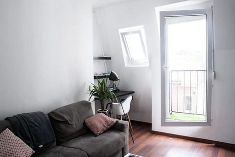 Este magnífico alojamiento de 35 metros cuadrados está situado en el distrito 17 de París y ofrece un espacio confortable ideal tanto para estancias turísticas como profesionales. El apartamento consta de un dormitorio, un baño y puede alojar hasta c...