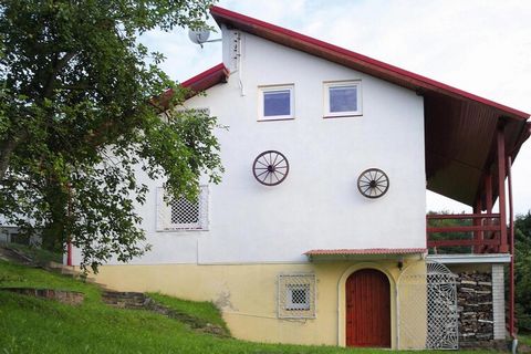 Esta hermosa casa de vacaciones con chimenea se encuentra en una ubicación maravillosa, con un hermoso lago para bañarse muy cerca. En la Suiza de Casubia, más de 200 lagos limpios invitan a nadar y practicar deportes acuáticos, y las suaves colinas ...