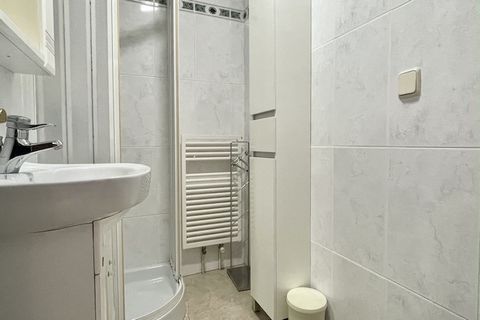 The apartament w Estartit ma 3 sypialnie i obłożenie dla 6 osób. Nocleg od 90 m² przytulny i bardzo jasne, Z widokiem na ogród i na basen. Znajduje się w pobliżu 2 km supermarkecie, 4 km plaży piaskowej 