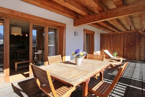 Het appartement in Les Deux Alpes heeft 1 slaapkamer(s) en kan gereserveerd worden tot 6 personen. Accommodatie De accommodatie heeft een oppervlakte van 39 m² isgezellig ingerichte en is volledig uitgerust, met uitzicht de bergen. De woning bevindt ...