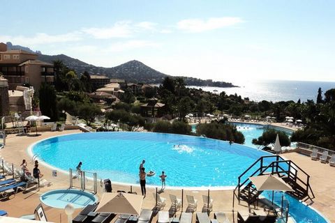 Ideally located in the heights of Saint-Raphaël, Résidence Le Hameau de Cap Esterel invites you to spend a vacation in the great outdoors. Not far from the Mediterranean beaches and small typical villages, your vacation will be an opportunity to rela...