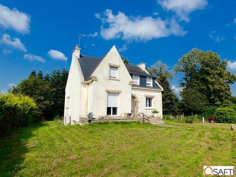 Quiet environment for this house from the 80s benefiting from single-storey living. With a surface area of ??139 m2, it consists on the ground floor of a marble entrance, a fitted kitchen open to the living room, a large bedroom, a bathroom and a sep...