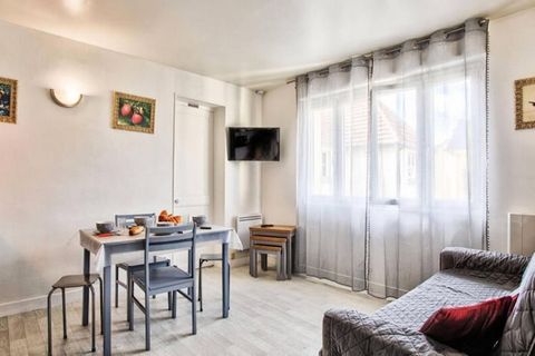 This cozy apartment is located on the first floor of a town house in Cabourg, accessible by a staircase leading to a private entrance. The living room features a comfortable sofa bed and a kitchen area equipped for meal preparation, along with a dini...