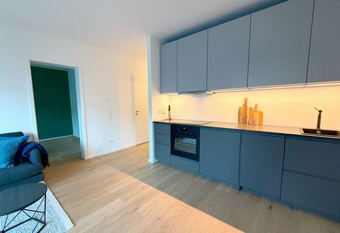 This high-quality new-build apartment in Hamburg's trendy Ottensen district could become your new home. It is located on the 3rd floor of a modern building and is easily accessible by elevator. As a first-time occupant, you can expect an immaculate h...