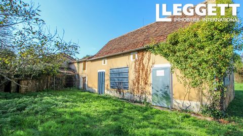 A33658CGI24 - Stone house with its barn section, both in need of renovation. This old building has 3 rooms and a first floor accessed by a staircase. It has a floor area of approx. 30m2. A barn area (approx. 30m2) adjoining the house comprises 2 beau...