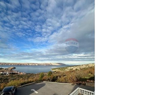 Location: Ličko-senjska županija, Senj, Stinica. NEW ON OFFER!! An apartment of 59.75m2 is for sale in the town of Stinica with a beautiful view of the sea. It consists of an entrance, a living room with a kitchen and a dining room, a bathroom, 2 bed...