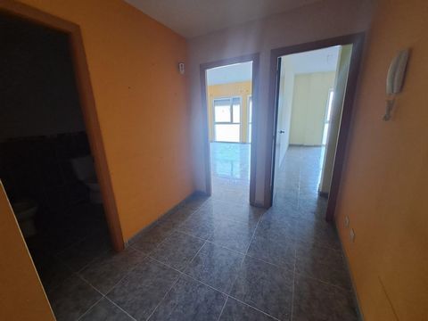 OPPORTUNITY! Interesting apartment for sale in the downtown area of Corralejo Located in a residential building, it consists of two bedrooms with fitted wardrobes, two full bathrooms one with a bathtub and the other with a shower, kitchen, living roo...