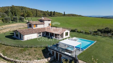 Located in the municipality of San Venanzo, in the province of Terni, and in the beautiful region of Umbria this characteristic country house, dating back to 1900 and newly renovated in 2019,maintaining its historic charm while offering supermodern c...