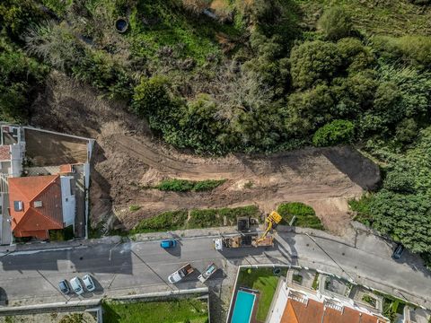 Terreno da investimento con 1.630 m2 per lottizzazione e costruzione di case situato nel luogo di Vergieira, Parrocchia di Tavarede, Comune di Figueira da Foz, Distretto di Coimbra. Situata sulla costa della regione centrale e appartenente al distret...