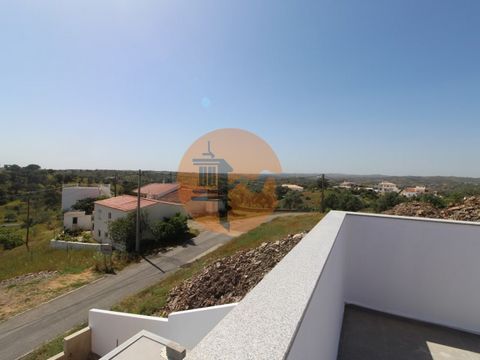 Einstöckige, Freistehende Villa mit Meerblick in Malhão, Castro Marim Entdecken Sie diese charmante, freistehende einstöckige Villa in erstklassiger Lage in Malhão, Castro Marim. Mit atemberaubendem Blick auf das Meer und die Hügel der Algarve ist di...