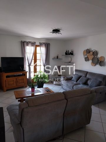 Located in Saint-Martin-l'Hortier (76270), this country-style home is ideally situated close to amenities such as schools, a lycée and a collège, as well as public transport such as the bus. The location offers a peaceful setting for nature lovers, h...