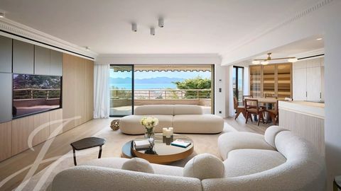 In una residenza di lusso in California, questo splendido appartamento di 4 stanze completamente rinnovato vanta interni spaziosi che si aprono su una superba terrazza di 27 m² con splendida vista sul mare e sull'Esterel. Con una superficie di circa ...