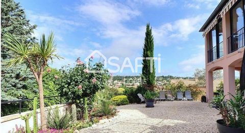 Located in Les Vans (07140), this property enjoys a dominant view just 5 minutes from the center on foot, offering quick access to shops and services of the city. The plot of 550 m², landscaped and fenced, includes a spa for a pleasant outdoor area. ...