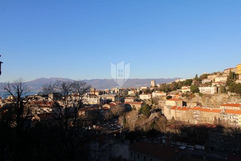 Location: Primorsko-goranska županija, Rijeka, Bulevard. Apartment for complete renovation in a prime location - Trsat Stairs A 75 m² apartment located on the first floor of a house is for sale, situated at the very beginning of the Trsat Stairs. The...