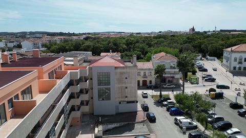 Parking for one car with storage of 3.50m2, inserted in a building next to Largo da Câmara do Bombarral. Ideal for those who want a practical and comfortable parking in the center of the village, next to rail and road accesses that allow a quick and ...