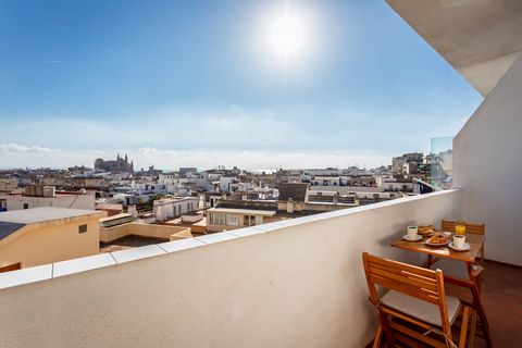 Este majestuoso apartamento en el prestigioso Paseo Mallorca ofrece una oportunidad excepcional para crear un hogar a medida en el corazón del histórico barrio de Sant Jaume de Palma. Con aproximadamente 190 m² de superficie construida, la residencia...