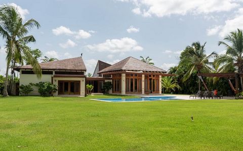 Eingebettet im Herzen des prestigeträchtigen Resorts Casa de Campo in der Dominikanischen Republik, bietet diese exquisite Villa eine perfekte Mischung aus Ruhe und Bequemlichkeit. In einer ruhigen Gegend gelegen, ist dieses atemberaubende Anwesen nu...