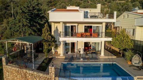 Villa in Kaş Kalkan Geeignet für Kurzzeitvermietung, bezugsfertig oder betriebsbereit Kaş Kalkan ist ein Stück Paradies, umgeben vom türkisfarbenen Wasser des Mittelmeers. Es ist ein friedlicher Ferienort mit seinen einzigartigen Steinvillen, engen G...