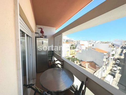 Charming apartment in Faro - ready to move in! We present this spacious apartment located in Faro, an unique opportunity for those looking for comfort and functionality. With three spacious bedrooms, ideal to accommodate the whole family, this home o...