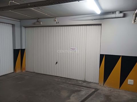 NE MANQUEZ PAS CETTE GRANDE OPPORTUNITÉ ! GRAND GARAGE BOX DE 39M2 DANS IMMEUBLE MODERNE, AVEC PORTAIL, ESPACE POUR 3 VÉHICULES, AVEC PROPRE COMPTEUR ÉLECTRIQUE, TRÈS BIEN SITUÉ À SILVES PROCHE DE TOUTES COMMODITÉS ET SERVICES Ce garage est très bien...