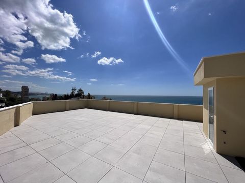 STUNNING DUPLEX PENTHOUSE WITH UNPARALLELED SEA VIEWS IN TORREBLANCA Discover the epitome of luxury living with this exquisite duplex penthouse, ideally located in the exclusive area of Torreblanca, just 200 meters from the pristine beaches. Offering...