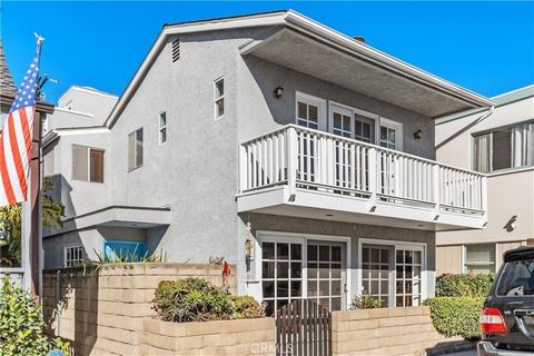 This charming beach house is the perfect blend of character and coastal living, offering an ideal setting for those seeking the relaxed lifestyle of the Long Beach Peninsula. A welcoming front patio and vibrant ocean-blue front door invite you into t...