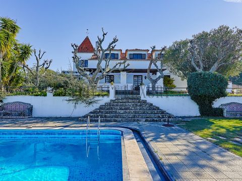 Discover this 6 bedroom villa with pool and garden located in Azeitão, a quiet and picturesque location that offers the perfect balance between the serenity of the countryside and the proximity to the amenities of the village. The house provides spac...