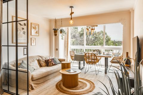 Located in Nueva Andalucía. Welcome to your dream escape in Marbella! This stylish 1-bedroom apartment embodies the essence of bohemian elegance, combining comfort with artistic flair, perfect for those seeking a laid-back lifestyle. Nestled in a vib...