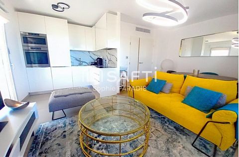 Located in Antibes (06600), this modern 57 m² apartment offers an exceptional living environment. Situated close to shops, schools, and beaches, it benefits from a privileged location for a practical and pleasant lifestyle. The stunning sea view adds...