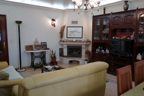 3-Bedroom Apartment on the First Floor with Elevator, Parking in the Shared Garage, and a Storage Room in the Attic. Located near the city center, close to shops and services. Just a short distance from Vila Real de Santo António Beach and Monte Gord...