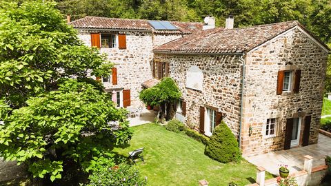 Eingebettet im Herzen der herrlichen Region Cordes sur Ciel wurde diese ehemalige Wassermühle aus dem 17. Jahrhundert sorgfältig und liebevoll restauriert, um ein Familienhaus und eine Wohnung für Freunde oder Mietwohnungen zu schaffen. Geschichte un...