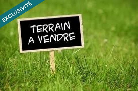 À 10 minutes de Mâcon, proche des commodités, de l'école, garderie, des accès autoroutiers, joli terrain plat borné de 1108 m² avec viabilités en bordure. Libre constructeur, loi Elan étude géotechnique G1 réalisée, À voir rapidement !! Les informati...