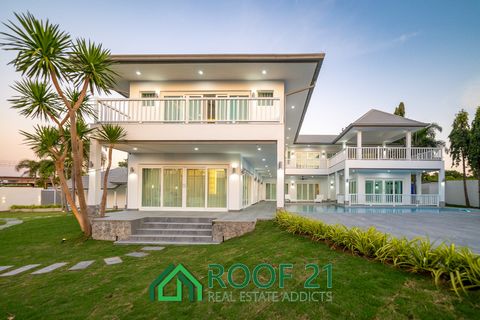 Spacious 6-Bedroom Pool Villa for Sale in Bang Saray This stunning 6-bedroom, 7-bathroom villa is located in the peaceful Bayview Residence, Bang Saray. Set on a generous 374 sq.wah (1,496 sq.m.) land plot with a 13x5m saltwater pool, it offers parti...