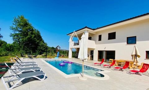 Labin, Istria: Superior modern villa with pool and extensive garden Discover an exceptional villa in Istria, positioned near Labin and the sought-after destination of Rabac. This modern abode, a haven of tranquility, promises an exclusive living expe...