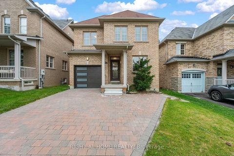 Fully Renovated. Modern Design & Finishes. Upper West Thornhill Estates. Excellent & Spacious Layout W/Natural Sunlight Throughout. 9Ft Ceilings/Led Pot Lights On Main Flore. Custom Kitchen, Finished Basement, W/I Closet With Organizers. Private Back...