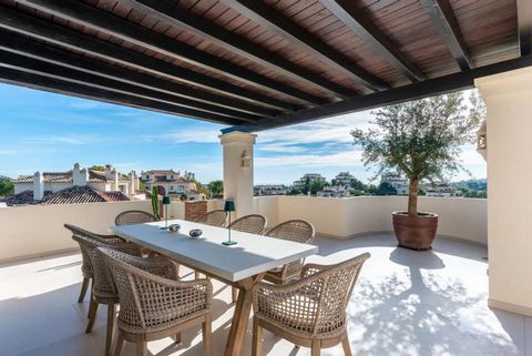 Fully renovated 3 bedrooms , 3 bathrooms duplex penthouse with an open sea view located in Benahavis. This luxury duplex features a dining room, living area, and an open-plan fully equipped kitchen on its first floor. The kitchen is equipped with hig...