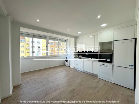 T3 Completely Refurbished in Amadora Description: Completely refurbished apartment, consisting of entrance hall with access to the living room with equipped Kitchenet, the suite, the two bedrooms and the bathroom that serves the two bedrooms. Remodel...